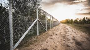 Hungary-Serbia border barrier.jpg